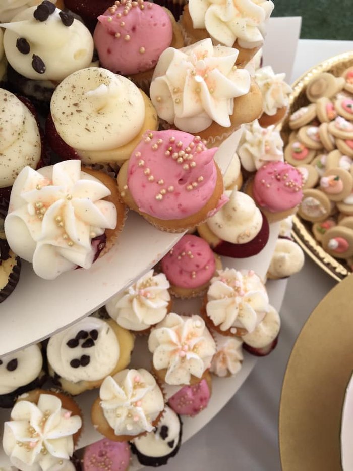 3 Sweet Girls Cakery In Cincinnati Ohio Bakes The Best Cupcakes 7900