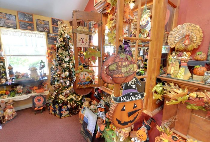 Christmas Stores In Wisconsin: Mistletoe Holiday House