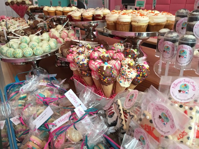 3 Sweet Girls Cakery In Cincinnati Ohio Bakes The Best Cupcakes