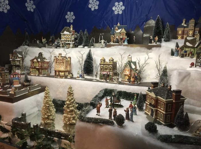 I thrifted my first Christmas Village today and it's absolutely perfect. :  r/ChristmasVillages