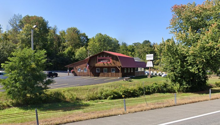 Barnwood Restaurant Has Best Homemade Pizza In New York