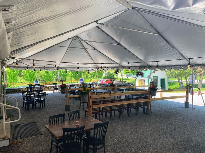 9 Best Outdoor Restaurants In Vermont To Visit This Summer