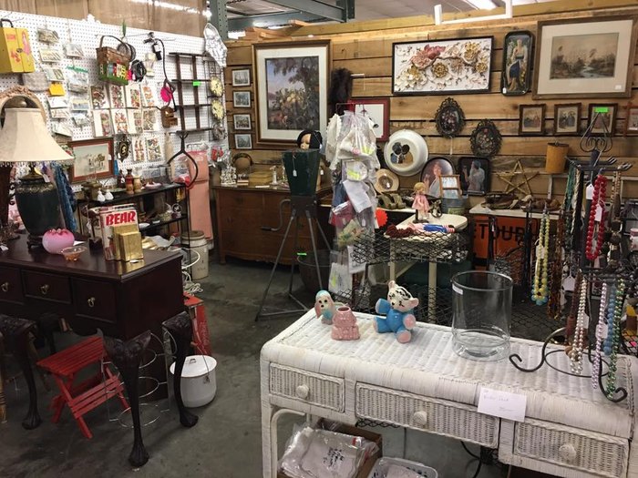 Alabama Antique Market Is One Of The South's Largest Antique Stores