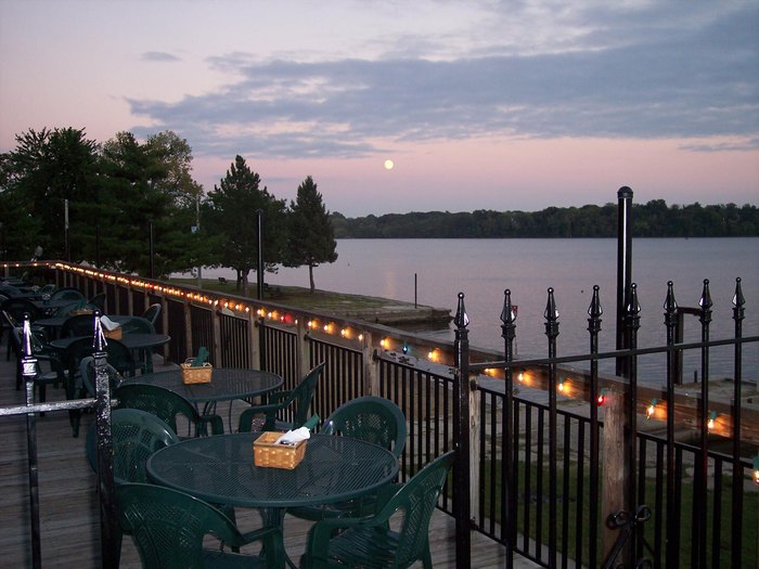 Enjoy The Breeze At Beach House Restaurant In Illinois