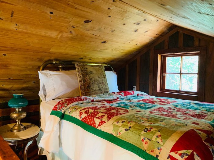 Historic Log Cabin Loft Airbnb Arkansas