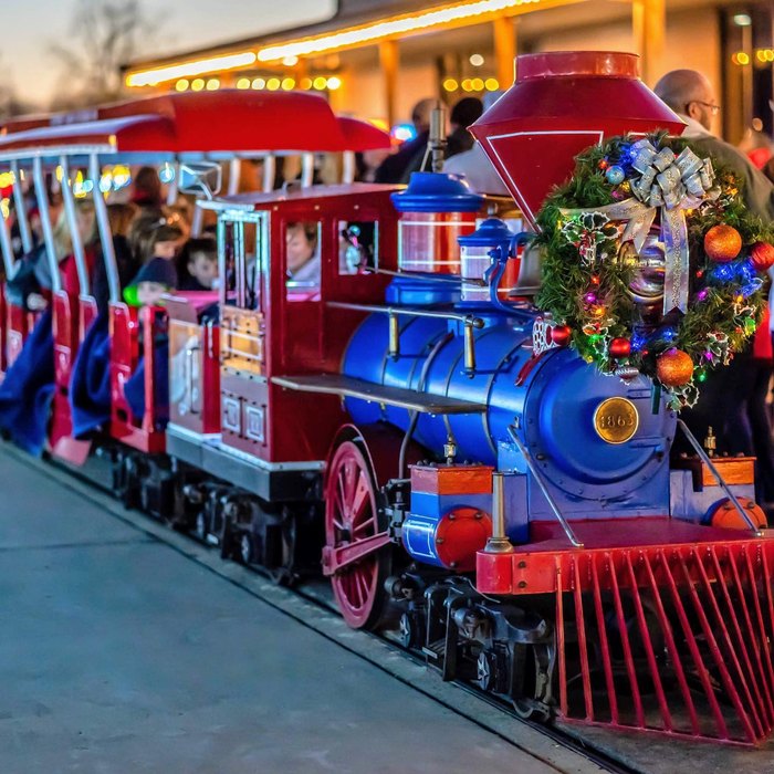 Enjoy Thousands Of Lights On This Christmas Train In Texas