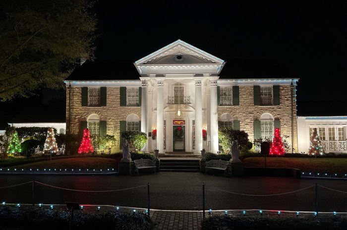 Take A Christmas Tour At Elvis Presley's Graceland In Tennessee