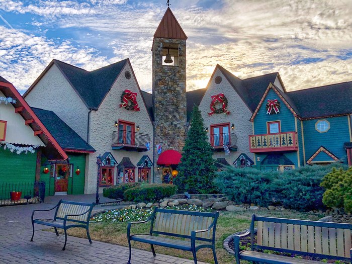 There's An Entire Christmas Village In Tennessee Called The Christmas ...