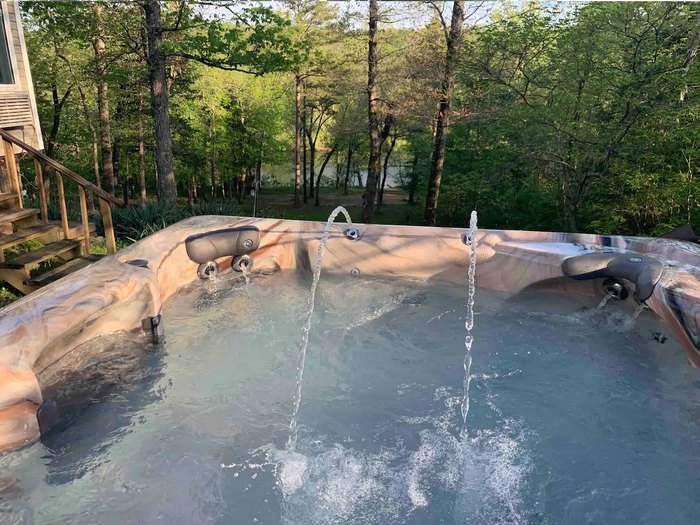 airbnb with jacuzzi near me