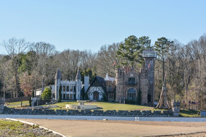 Abandoned For Years, This Mississippi Castle Is Slowly Fading Away