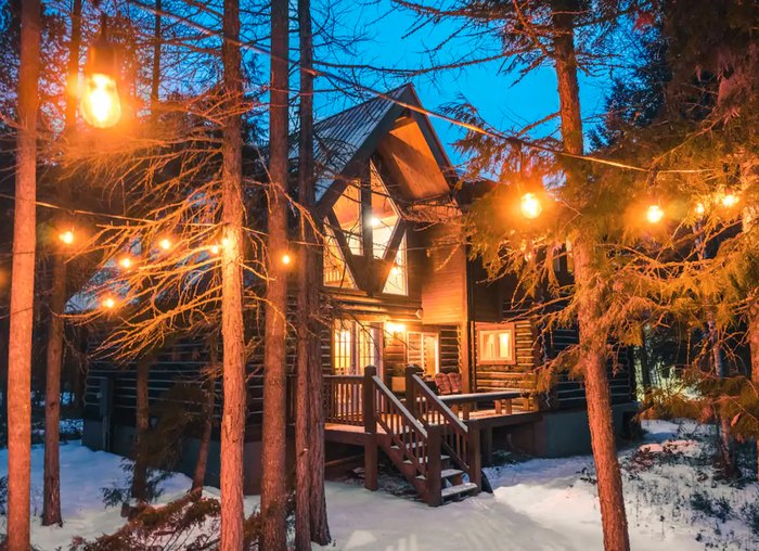 Soak In Hot Tubs Immersed In Nature At These Cabins In Montana