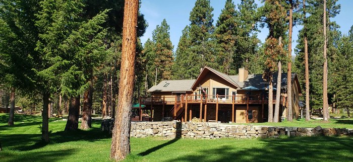 Spend A Weekend Away At The Moraine Bed & Breakfast In Montana