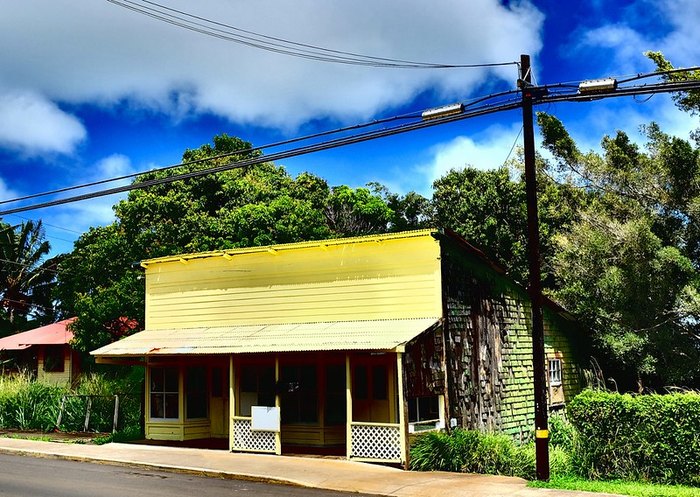 colorful houses in Hawi, Hawaii