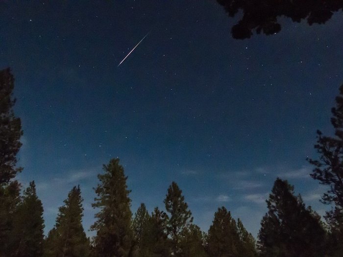 This Year, The Lyrids Meteor Shower Above Colorado Will Peak On Earth