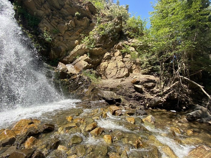 Farmington Creek Trail In Utah Has A Waterfall, Old Car, And Scenic Views