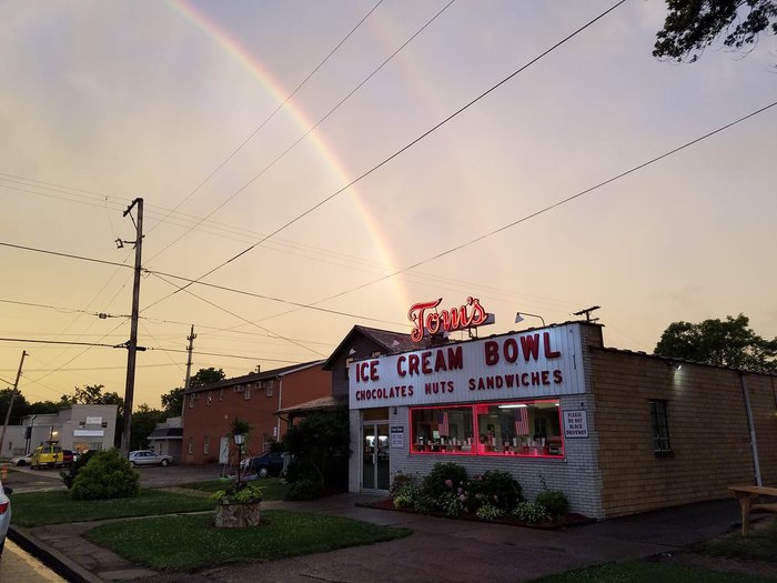 outside of Tom's Ice Cream Bowl in Ohio