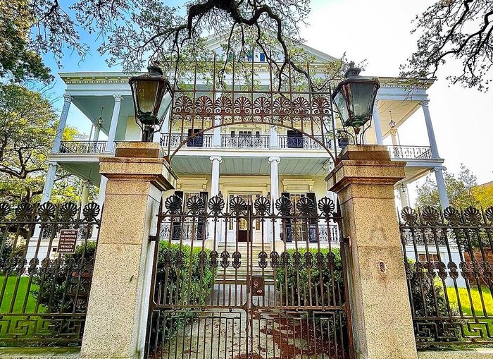 The History Behind Bucker Mansion In New Orleans May Surprise You
