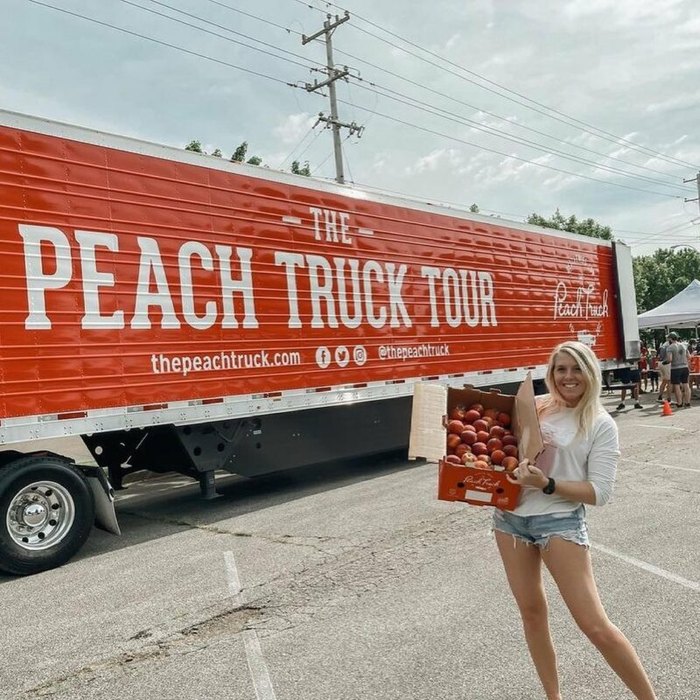 The Peach Truck Sells The Freshest Peaches In Indiana