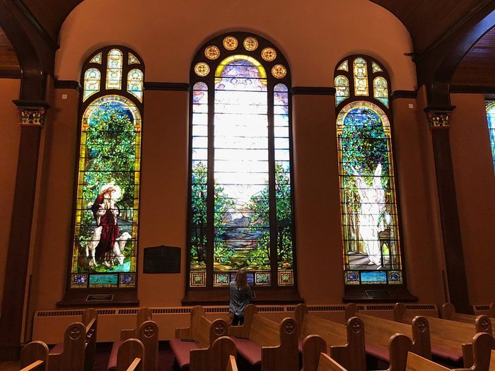 St Luke S Church In Iowa Has Over 100 Stained Glass Tiffany Windows