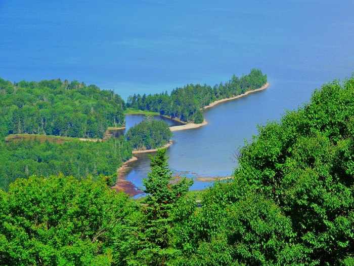 Maine's Mooselookmeguntic Lake Is A Pristine Paradise