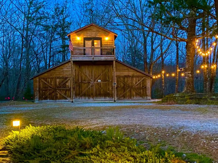 Sleep In One Of These 6 Cozy Airbnb Barn Getaways In South Carolina