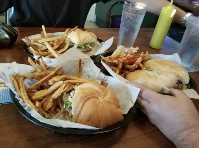 The 3-Pound Burger At Speck’s Bar And Grill In Kansas Is Insane