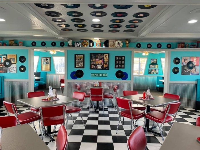 Revisit The Glory Days At This 50s-Themed Restaurant In Arkansas