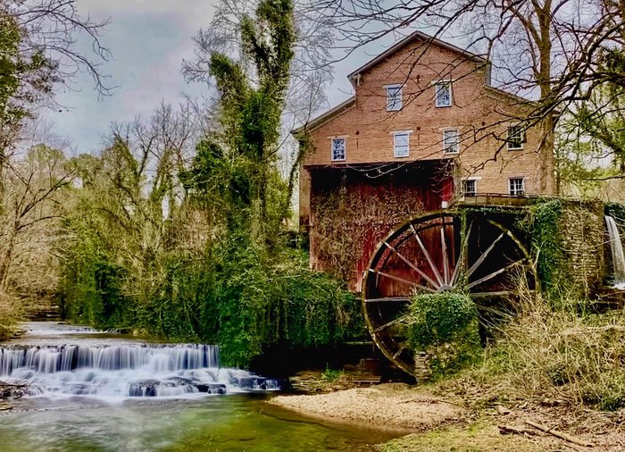 Historic Falls Mill In Tennessee Belongs On Everyone's Bucket List