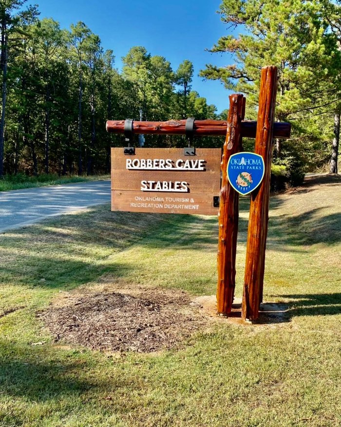 Take A Fall Foliage Trail Ride On Horseback At Robbers Cave Stables In