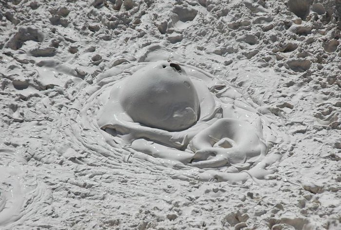 Take This 1.1-Mile Trail In Wyoming To The Artist Paintpots Geysers