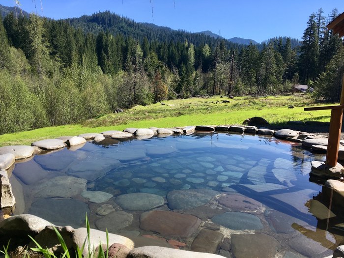 Enjoy A Digital Detox At Breitenbush Hot Springs In Oregon