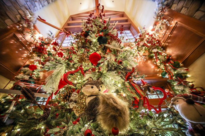 This Christmas-Themed Hotel In Tennessee Is Positively Delightful