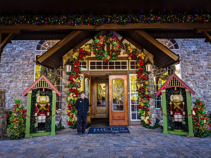 This Christmas-Themed Hotel In Tennessee Is Positively Delightful