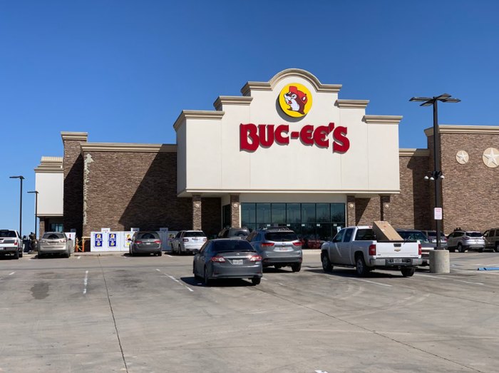 visit-the-world-s-largest-convenience-store-in-texas-buc-ee-s