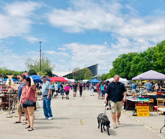 The Raleigh Market Is A Flea Market With Over 500 Vendors