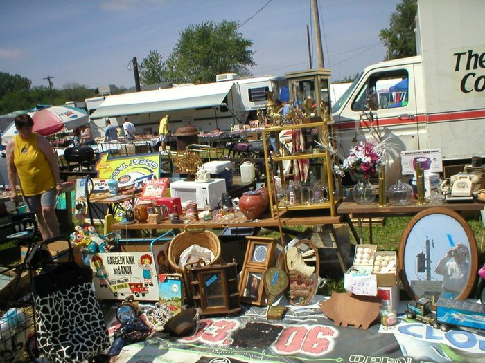 Visit The Sparks Antiques and Collectible Flea Market In Kanssas