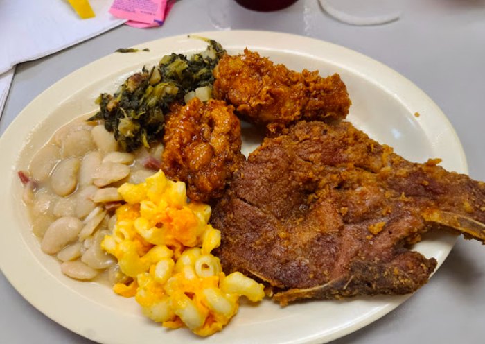 Savannah's Country Buffet In Florida Is All-You-Can-Eat Deliciousness