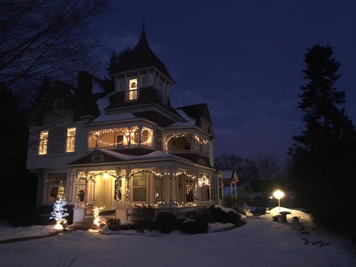 This Victorian Bed & Breakfast In Michigan Is A Bucket-List Place To Stay