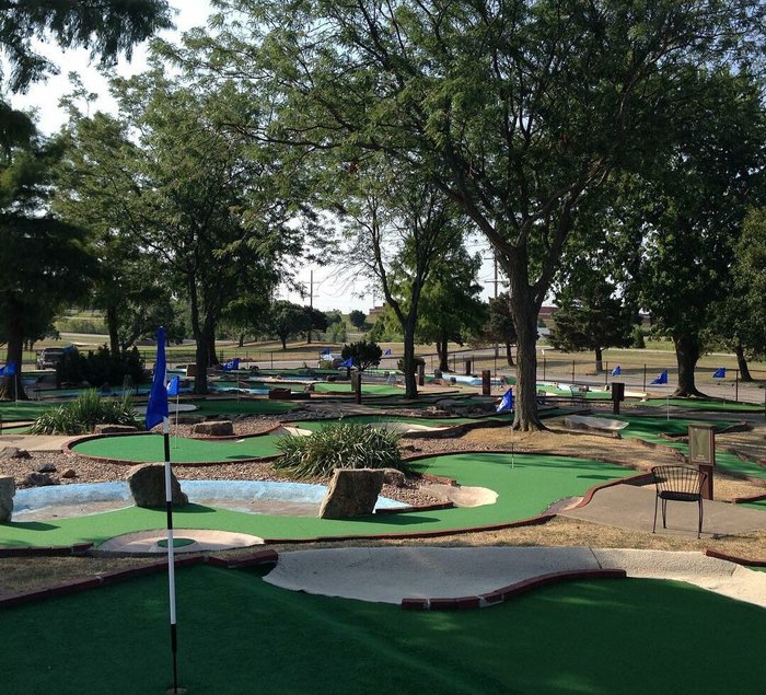 plakat tornado øjenbryn This Miniature Golf Course In Kansas Is Truly One-Of-A-Kind