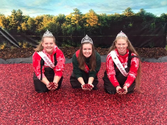 140,000 People Attend The Warrens Cranberry Festival In Wisconsin