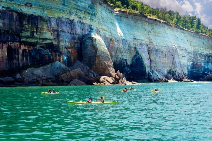 guided kayak tours pictured rocks