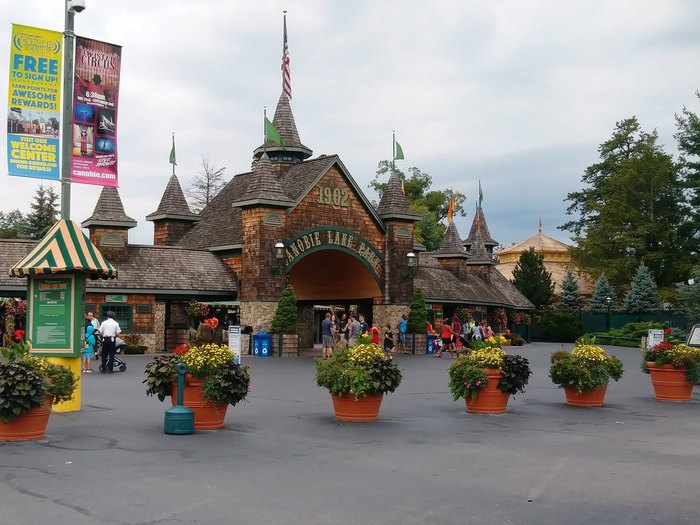 Canobie Lake Park In New Hampshire Is A Fun Summer Day Trip