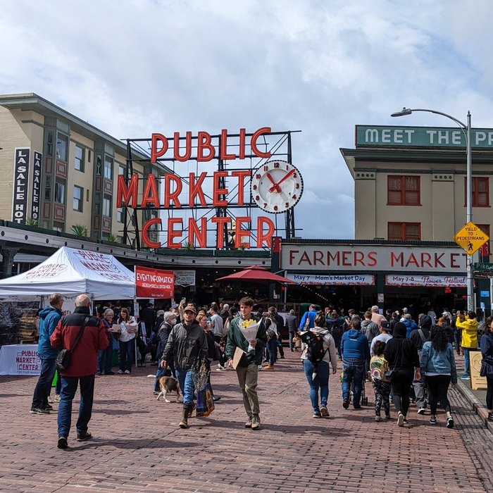 are dogs allowed in pikes place market