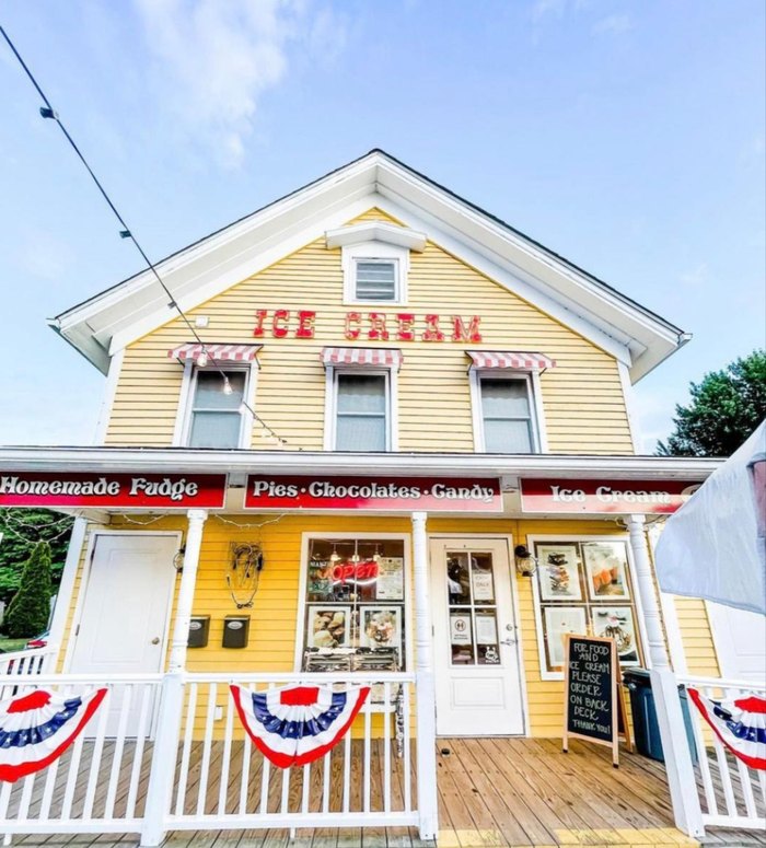 This Candy Store In Connecticut Is So Enchanting