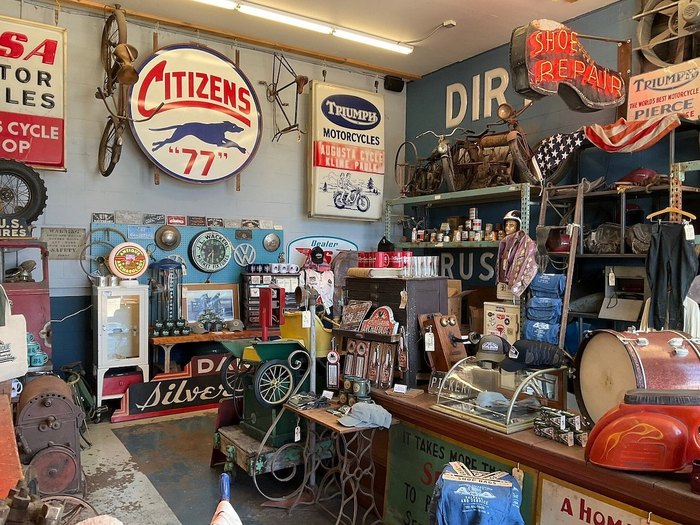 Take This Weekend Road Trip To The Best Antique Stores In Iowa