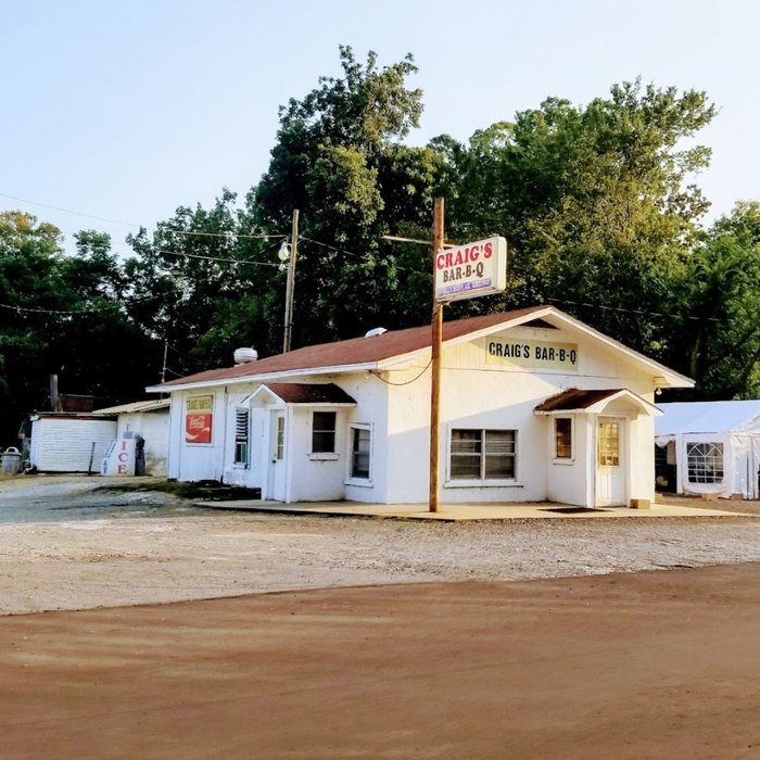 This Unassuming Roadside Joint Makes The Best BBQ in Arkansas