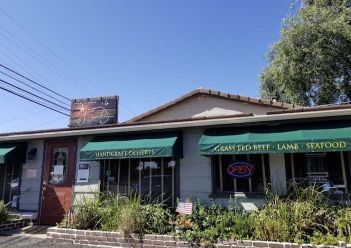 Jeremy’s On the Hill : A Remote Eatery In Southern California