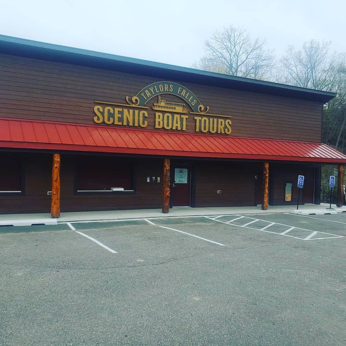 Taylors Falls Scenic Boat Tours offers fall foliage boat rides in Minnesota