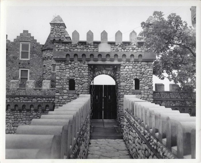 Bettendorf Castle looks like Hogwarts in Illinois