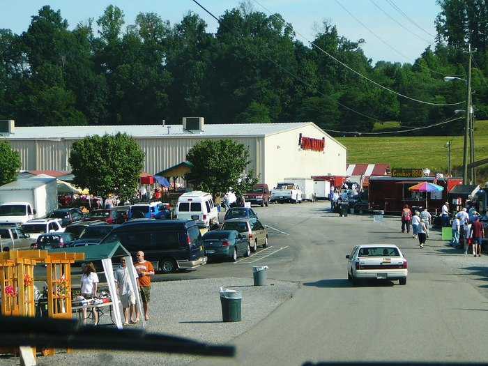 The Great Smoky Mountain Flea Market Biggest In Tennessee